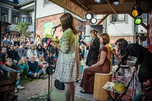 Yumi Fuzuki (JP), Mayu Saaritsa, Anu Aamu Aurora & Hikaru Cho (JP), 2016. Photo by Eino Ansio