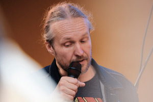Toni Virtanen of Pelle & Romantiks, Annikki Poetry Festival 2022. Photo by Ville Kurki
