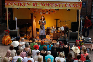 Habiba (BE), Annikin Runofestivaali 2013. Kuva: Ville Koivisto